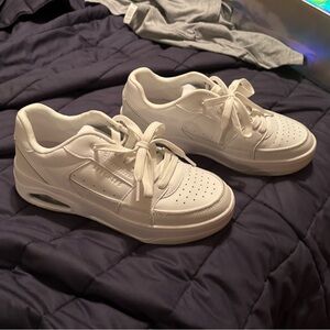 Skechers White Sneakers Classic Low-Top Design